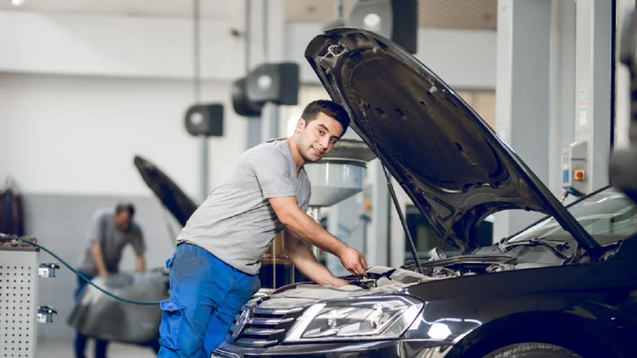 कार सर्व्हिसिंग करताना या गोष्टी ठेवा लक्षात! कोणताच मॅकेनिक करु शकणार नाही फसवणूक