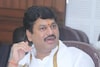 'पोलिसांना आडनाव लावता येत नाही', धनंजय मुंडेंच्या वक्तव्याने राजकारण तापलं