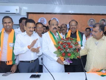 दिलीप वाघ यांचा भाजपमध्ये प्रवेश