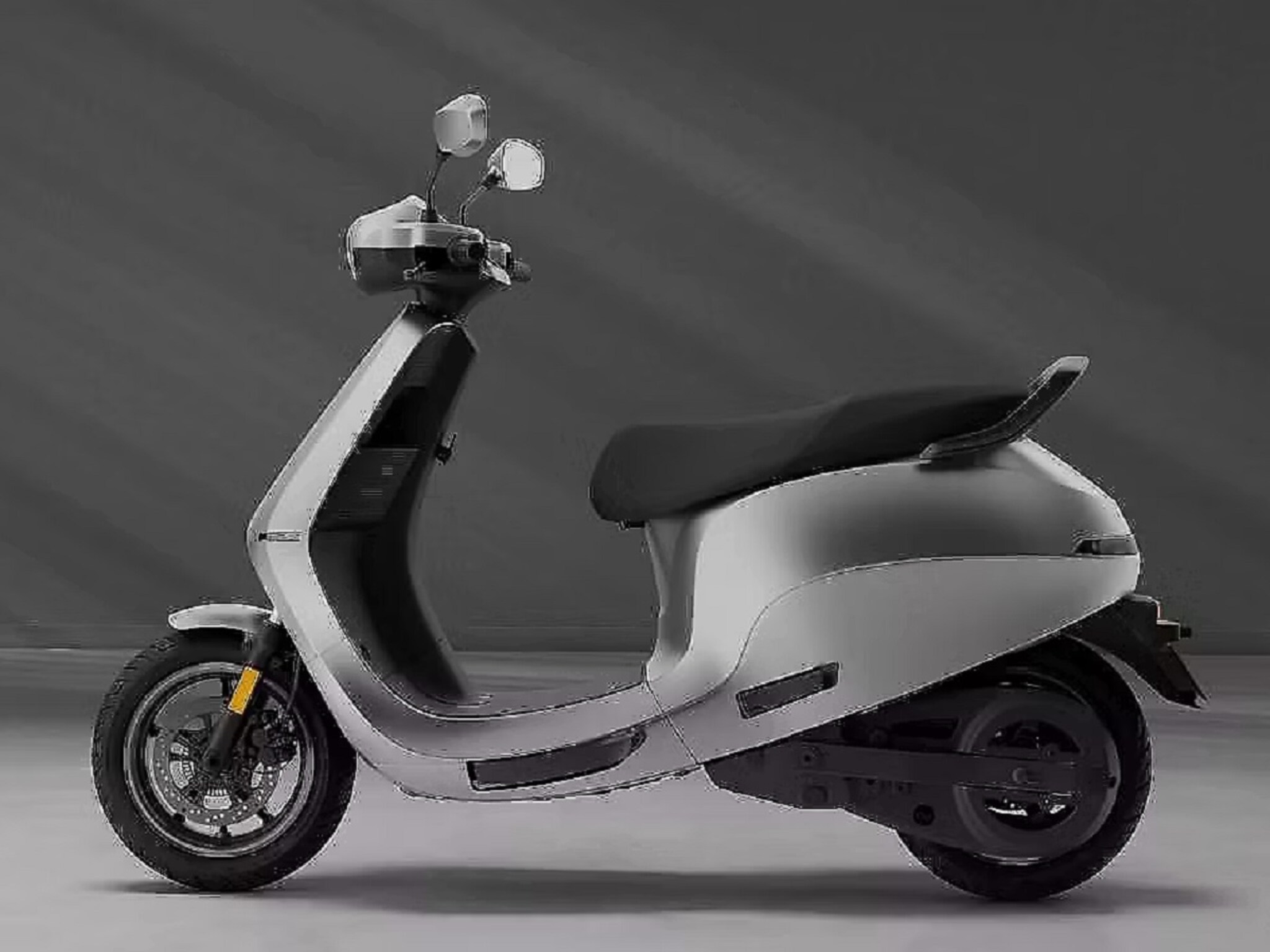 वडिलांना गिफ्ट करा 100 KM रेंजच्या जबरदस्त इलेक्ट्रिक स्कूटर्स! पेट्रोलचं टेन्शनच नाही
