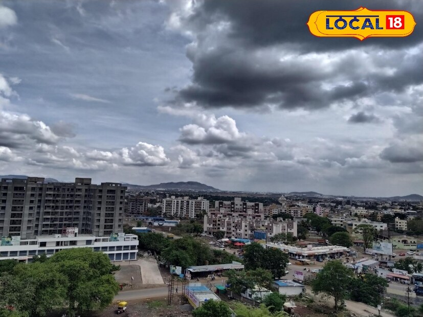 छत्रपती संभाजीनगरसह संपूर्ण मराठवाड्यात पुढील 3 दिवस वादळी पावसाचा अंदाज आहे. मंगळवारी देखील लातूर आणि धाराशिव या जिल्ह्यांना हवामान विभागाने यलो अलर्ट दिला आहे. तर इतर जिल्ह्यांत हलक्या ते मध्यम पावसाचा अंदाज आहे.छत्रपती संभाजीनगरसह संपूर्ण मराठवाड्यात पुढील 3 दिवस वादळी पावसाचा अंदाज आहे. मंगळवारी देखील लातूर आणि धाराशिव या जिल्ह्यांना हवामान विभागाने यलो अलर्ट दिला आहे. तर इतर जिल्ह्यांत हलक्या ते मध्यम पावसाचा अंदाज आहे.