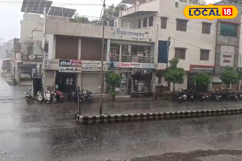 मे महिन्याच्या सुरुवातीपासूनच विदर्भात ढगाळ वातावरण आणि पावसाचे सावट दिसून येत आहे. आज 12 मे रोजी देखील संपूर्ण विदर्भात वादळी वाऱ्यांसह आणि विजांच्या कडकडाटासह पावसाची शक्यता वर्तवण्यात आली आहे. हवामान विभागाने नागपूर, अकोला, अमरावती, वर्धा, गोंदिया, बुलढाणा, चंद्रपूरसह इतर काही जिल्ह्यांसाठी पावसाचा येलो अलर्ट जारी केला आहे. मे महिन्याच्या सुरुवातीपासूनच विदर्भात ढगाळ वातावरण आणि पावसाचे सावट दिसून येत आहे. आज 12 मे रोजी देखील संपूर्ण विदर्भात वादळी वाऱ्यांसह आणि विजांच्या कडकडाटासह पावसाची शक्यता वर्तवण्यात आली आहे. हवामान विभागाने नागपूर, अकोला, अमरावती, वर्धा, गोंदिया, बुलढाणा, चंद्रपूरसह इतर काही जिल्ह्यांसाठी पावसाचा येलो अलर्ट जारी केला आहे.