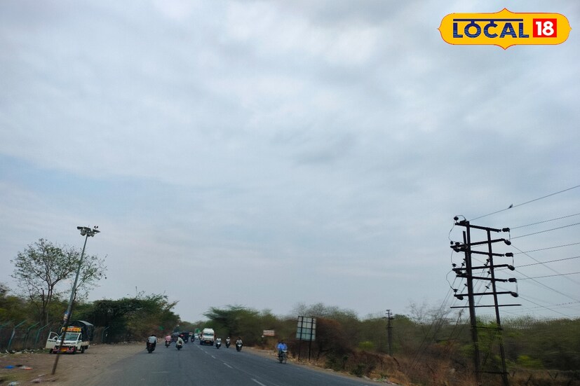 राज्यात मान्सूनपूर्वीच अवकाळी पावासने जोरदार हजेरी लावली आहे. आज मराठवाड्यासह राज्यातील बहुतांश भागात वादळी पावसाचा यलो अलर्ट देण्यात आला आहे. पुढील 24 तासांत बीड, लातूरसह धाराशिव परिसरात वादळी वाऱ्यांसह जोरदार पावसाचा अंदाज हवामान विभागाने वर्तवला आहे. राज्यात मान्सूनपूर्वीच अवकाळी पावासने जोरदार हजेरी लावली आहे. आज मराठवाड्यासह राज्यातील बहुतांश भागात वादळी पावसाचा यलो अलर्ट देण्यात आला आहे. पुढील 24 तासांत बीड, लातूरसह धाराशिव परिसरात वादळी वाऱ्यांसह जोरदार पावसाचा अंदाज हवामान विभागाने वर्तवला आहे.