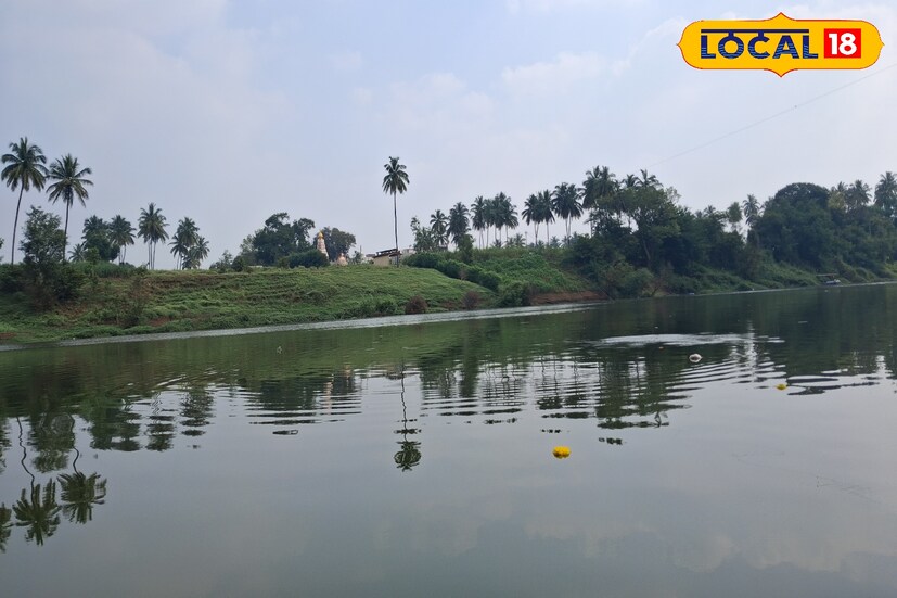 सोलापूर जिल्ह्यात वादळी वाऱ्यासह मध्यम पावसाची शक्यता आहे. सोलापुरातील तुरळक ठिकाणी पूर्व मोसमी पावसाची नोंद झाली. तर पुढील 24 तासात कमल तापमान 35 अंशावर राहण्याचा अंदाज आहे. 