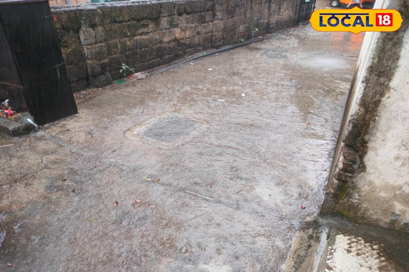 गेल्या काही दिवसांपासून राज्यात वादळी पावसाने जोरदार हजेरी लावलीये. मराठवाड्यात देखील पावसाचा जोर कायम आहे. पुढील 24 तासांसाठी मराठवाड्यातील सर्व जिल्ह्यात विजांच्या कडकडाटासह वादळी पावसाचा इशारा देण्यात आला असून यलो अलर्ट जारी केला आहे. गेल्या काही दिवसांपासून राज्यात वादळी पावसाने जोरदार हजेरी लावलीये. मराठवाड्यात देखील पावसाचा जोर कायम आहे. पुढील 24 तासांसाठी मराठवाड्यातील सर्व जिल्ह्यात विजांच्या कडकडाटासह वादळी पावसाचा इशारा देण्यात आला असून यलो अलर्ट जारी केला आहे.