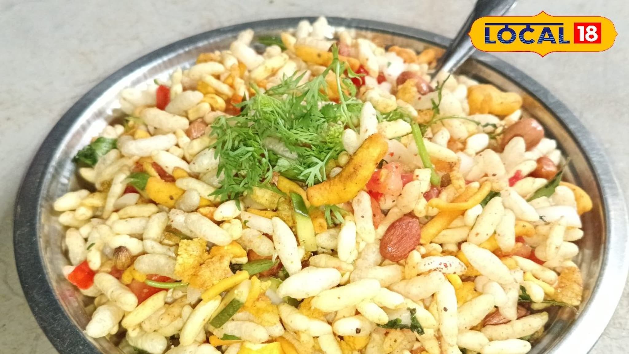 Monsoon Recipe: पावसाळ्यात सायंकाळच्या नाश्त्यासाठी चटपटीत खायला हवंय? बनवा घरीच कच्चा चिवडा, रेसिपी अगदी सोपी, Video