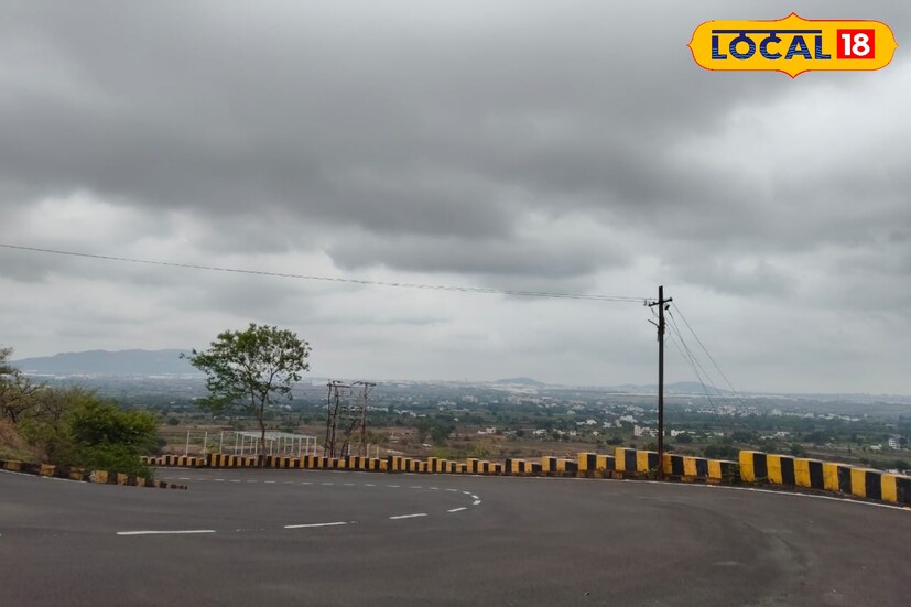 सातारा जिल्ह्यात पावसाने थैमान घातले होते. मागील 24 तासांपासून पावसाने उघडीप दिली आहे. साताऱ्यातील कमाल तापमान 27 अंशापर्यंत राहिल. तसेच पुढील 24 तासात सातारा जिल्ह्यात साधारणपणे ढगाळ आकाश आणि मध्यम पावसाची शक्यता आहे.