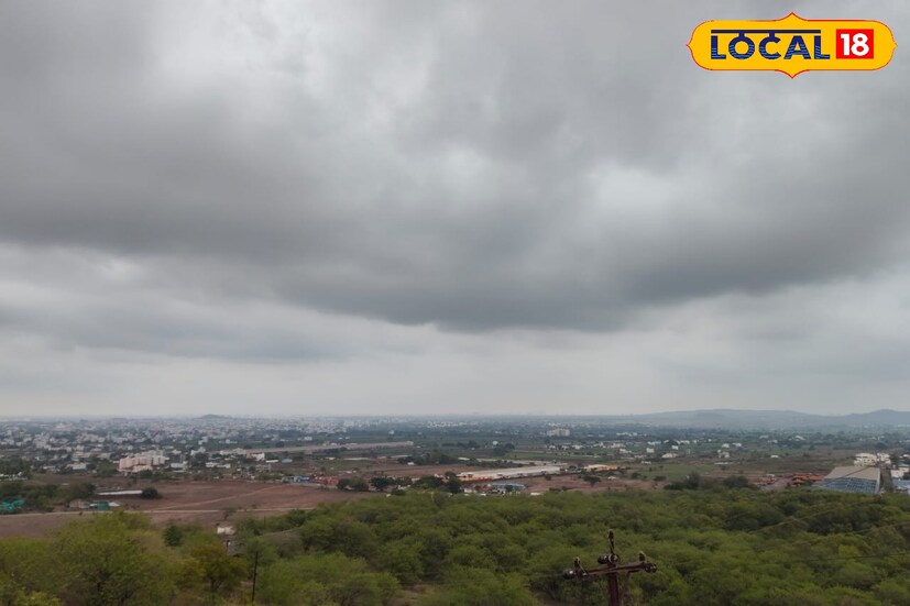 अवकाळी पावसाने सर्वत्र धुमाकूळ घातला असून शेतामध्ये पाणी साचले आहे. यामुळे मशागतीची कामे खोळंबली असून पेरणी, ऊस लागणी तसेच हळद लागणी लांबणीवर पडल्या आहेत. जिथे जास्त पाऊस झाला आहे, त्याठिकाणाच्या शेतकऱ्यांना थांबावं लागेल. जोपर्यंत वापसा येत नाही तोपर्यंत पेरणी करता येणार नाही अशी माहिती कृषी विभागाने दिली आहे.