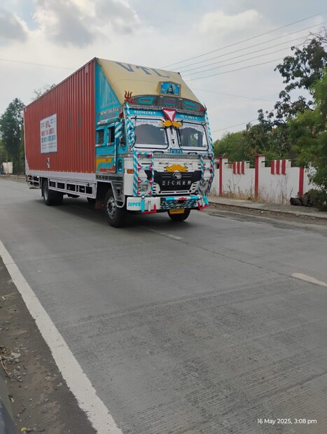 लोखंडी सावरगावनजीक संतप्त जमावाने हा कंटेनर पेटवून दिला.