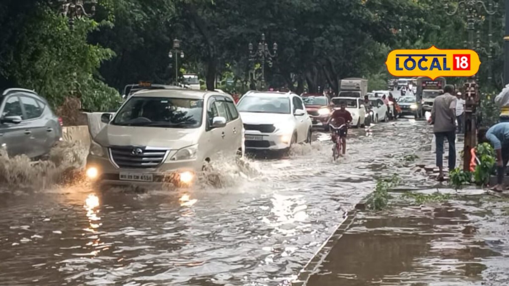 कोल्हापुरात तुफान पाऊस, ठिकठिकाणी साचलं पाणी, 7 भयानक  PHOTOS
