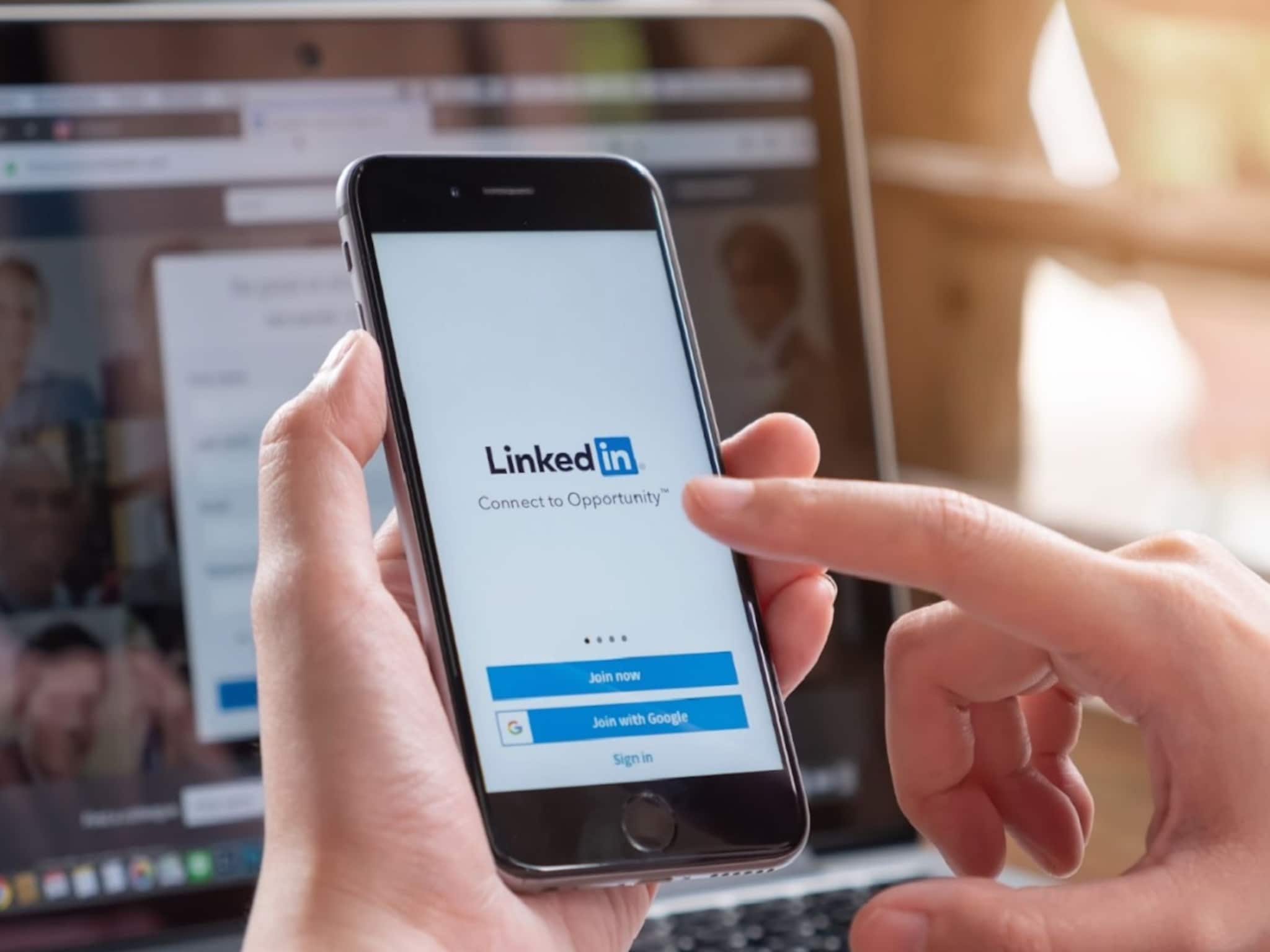 LinkedIn वर सायबर फ्रॉड! लोकांना असं अडकवलं जातंय जाळ्यात, असा करा बचाव 