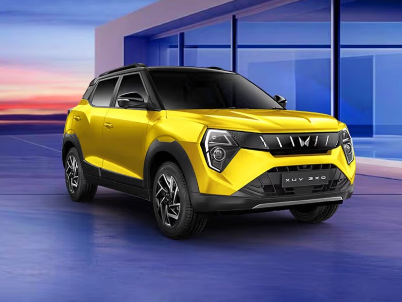 Mahindra XUV 3X0 EV : महिंद्रा त्यांच्या सर्वात लोकप्रिय SUV XUV 3X0 ची इलेक्ट्रिक आवृत्ती आणत आहे. यात 34.5 kWh क्षमतेचा बॅटरी पॅक असेल. जो पूर्ण चार्ज केल्यावर 456 किलोमीटरपर्यंतचा प्रवास करू शकतो. पण या कारच्या डिझाइनमध्ये फारसा बदल होणार नाही. पण त्यात सुरक्षा फीचर्सची कमतरता राहणार नाही. एंट्री लेव्हल मॉडेलमध्ये 6 एअरबॅग्ज समाविष्ट असतील.