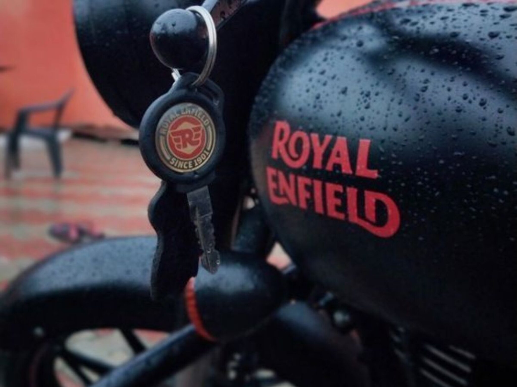 Royal Enfield: आता थाटात घेऊन या घरी बुलेट, किंमत इतकी होणार कमी!