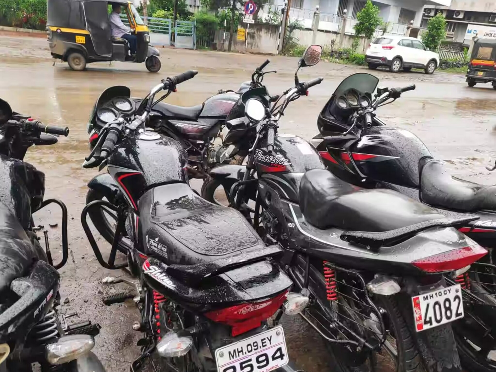 स्वस्तच्या नादात सेकंड हँड मोटरसायकल घेणं पडेल महागात! या 5 गोष्टी ठेवा लक्षात