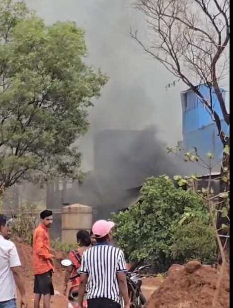 एका दिवशी दोन मोठ्या दुर्घटनामुळे लोटे एमआयडीसी हादरली असून प्रदुषणाचा मुद्दा पुन्हा एकदा ऐरणीवर आला आहे