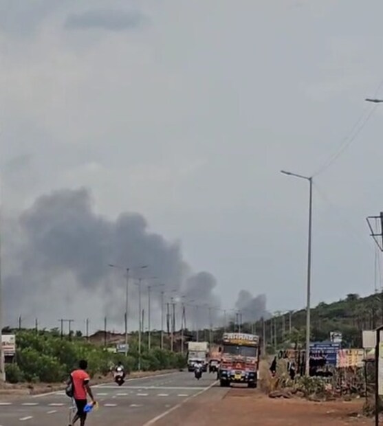  रत्नागिरी जिल्ह्यातल्या लोटे एमआयडीसीमध्ये आज दोन भीषण घटना घडल्या आहेत.
