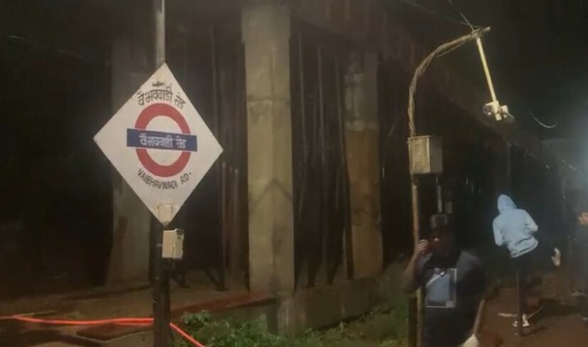  रत्नागिरी आणि सिंधुदुर्ग जिल्ह्यांमध्ये मुसळधार पाऊस सुरु आहे.