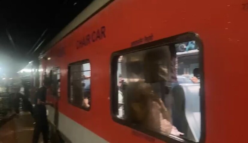 कोकणात सध्या मुसळधार पाऊस पडत आहे. उद्या देखील मुसळधार पावसाचा अंदाज आहे