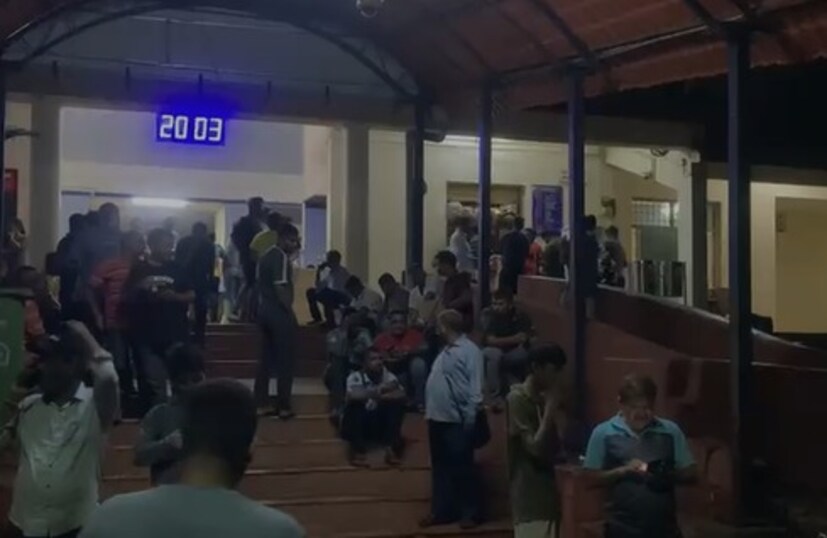 रेल्वे गाड्या ठिकठिकाणी थांबून  आहेत.  प्रशासनाकडून दरड हटविण्याचं काम युद्धपातळीवर सुरू आहे.