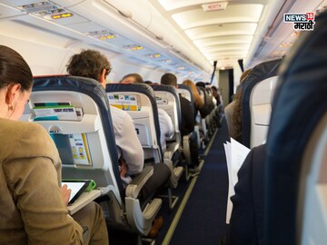 प्लेनच्या सीटवर असतं सीक्रेट बटण, दाबताच सोपा होतो प्रवास, अनेकांना माहितीच नाही प्लेनच्या सीटवर असतं सीक्रेट बटण, दाबताच सोपा होतो प्रवास, अनेकांना माहितीच नाही