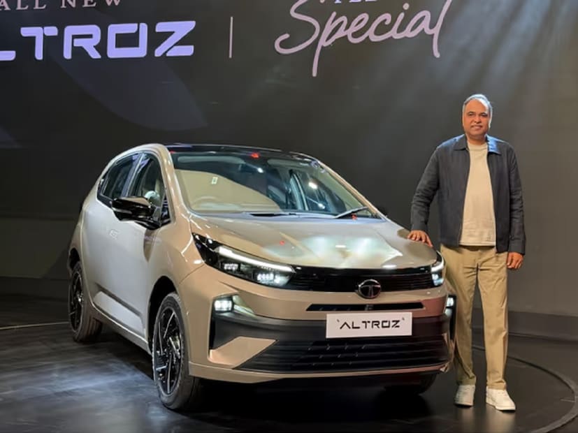All New Tata Altroz: टाटा मोटर्सने आज भारतात त्यांची नवीन अल्ट्रोज फेसलिफ्ट लाँच केली आहे. या कारची एक्स-शोरूम किंमत 6.89 लाख ते 11.29 लाख रुपयांपर्यंत आहे. यावेळीही नवीन अल्ट्रोज पेट्रोल, डिझेल आणि सीएनजी ऑप्शनसह सादर करण्यात आली आहे.