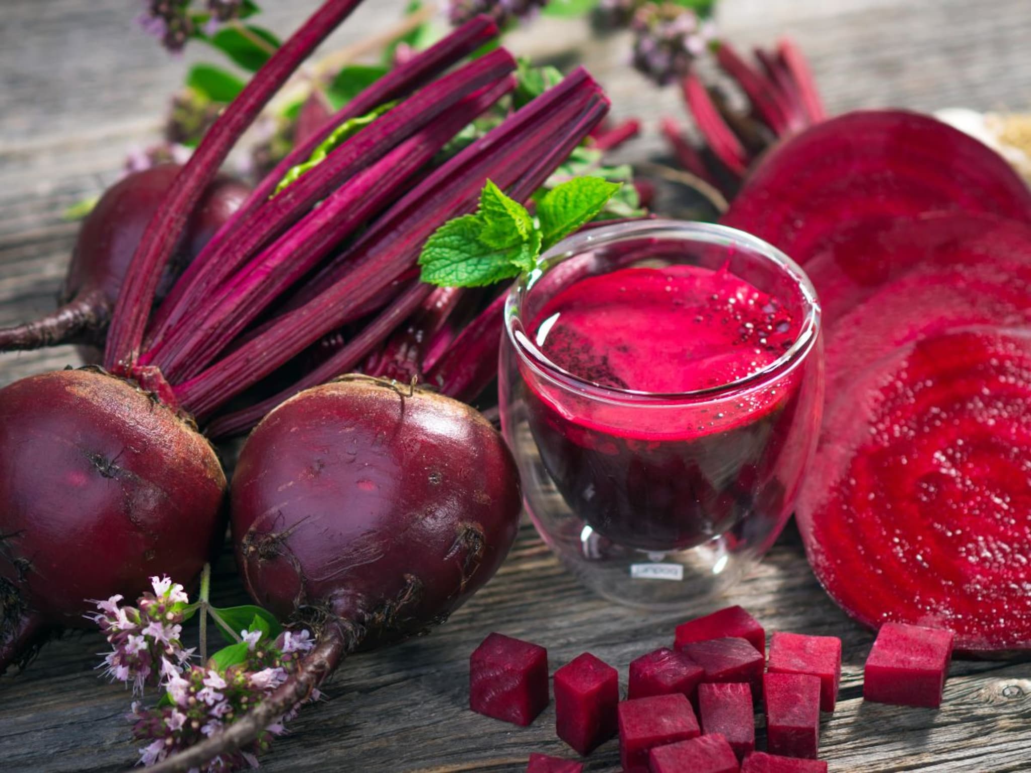 Beetroot Juice : हिवाळ्यात राहा फिट, निरोगी प्रकृतीसाठी प्या बीटाचा ज्यूस, जाणून घ्या कृती आणि फायदे