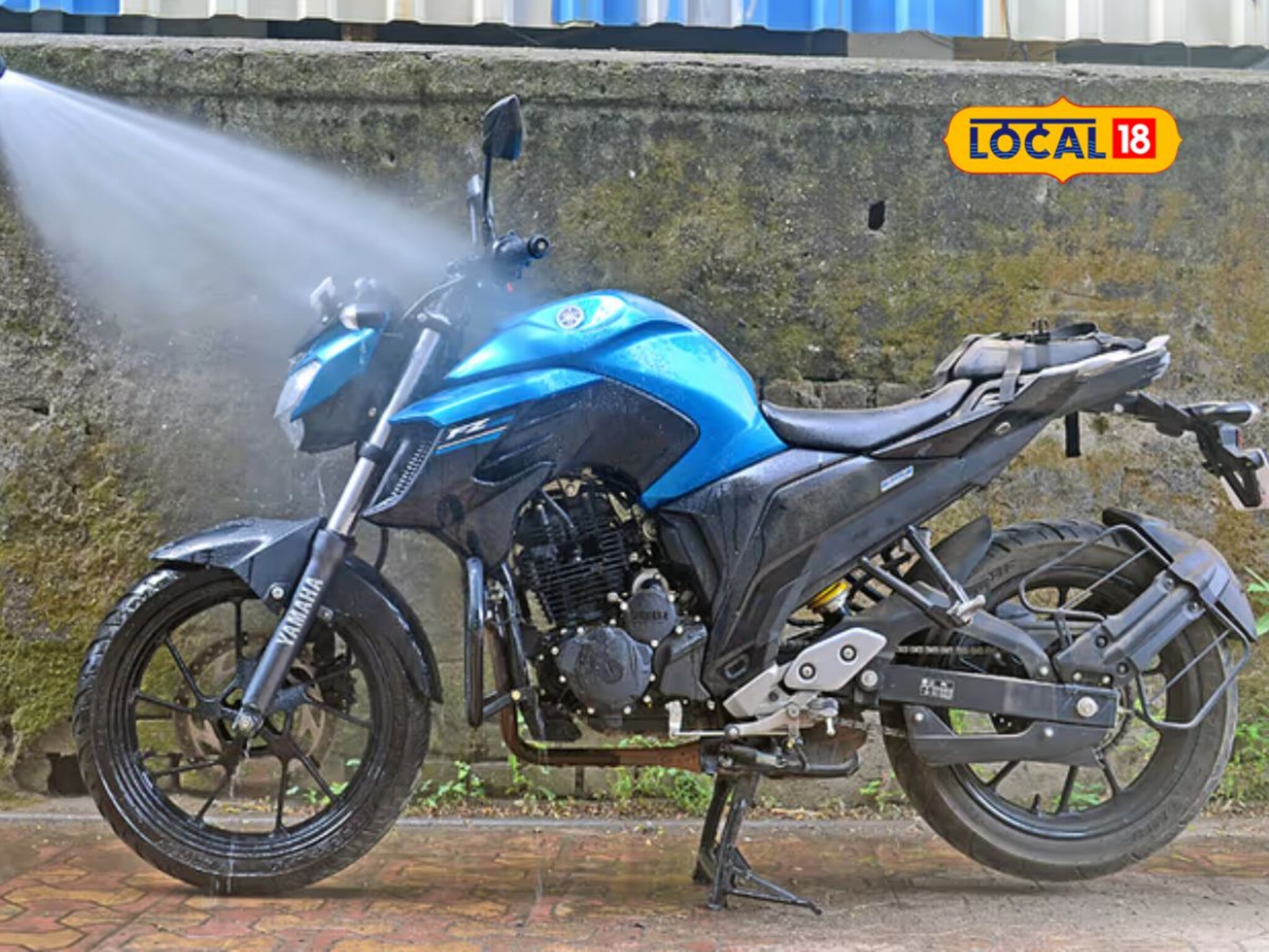 Bike Care : उन्हाळ्याच्या दिवसात गाडीच्या गरम इंजिनवर पाणी टाकताय? ठरू शकते नुकसानदायक, अशी घ्या काळजी, Video