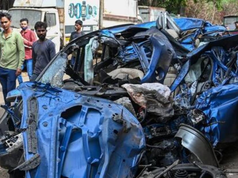 बीएमडब्ल्यू X1 ही अलीकडेच लाँच झालेली एसयुव्ही आहे.  या एसयूव्हीमध्ये  1.5-लिटर टर्बो पेट्रोल इंजिन आहे जे134-136 hp पॉवर, 230 Nm टॉर्क) जनरेट करतो.  7-स्पीड DCT ऑटोमॅटिक गिअरबॉक्स दिला आहे. तर  डिझेल इंजिन हे 2.0-लिटर टर्बो डिझेल 147-150 पॉवर 
 hp, 360 Nm इतका टॉर्क जनरेट करतो.  7 किंवा 8-स्पीड DCT ऑटोमॅटिक गिअरबॉक्स दिला आहे. ही एसयूव्ही ० ते १०० किमी वेग फक्त ८.९ सेकंदात गाठतो. या एसयूव्हीचा टॉप स्पीड हा २१९ किमी प्रतितास इतका आहे. 