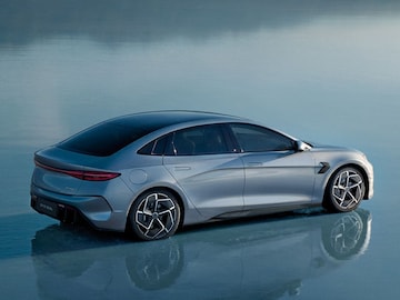 नाश्ता संपेपर्यंत car होते फुल चार्ज, 650 किमी रेंज; Tesla ला सुद्धा फुटला घाम! नाश्ता संपेपर्यंत car होते फुल चार्ज, 650 किमी रेंज; Tesla ला सुद्धा फुटला घाम!