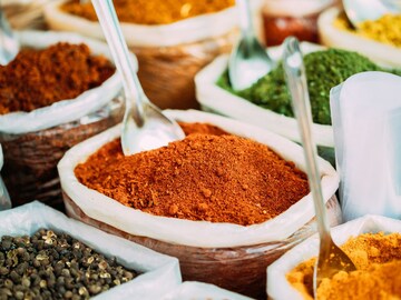 Chicken Mutton Masala : चिकन मसाला आणि मटण मसाल्यात खरंच नॉनव्हेज असतं का? Chicken Mutton Masala : चिकन मसाला आणि मटण मसाल्यात खरंच नॉनव्हेज असतं का?