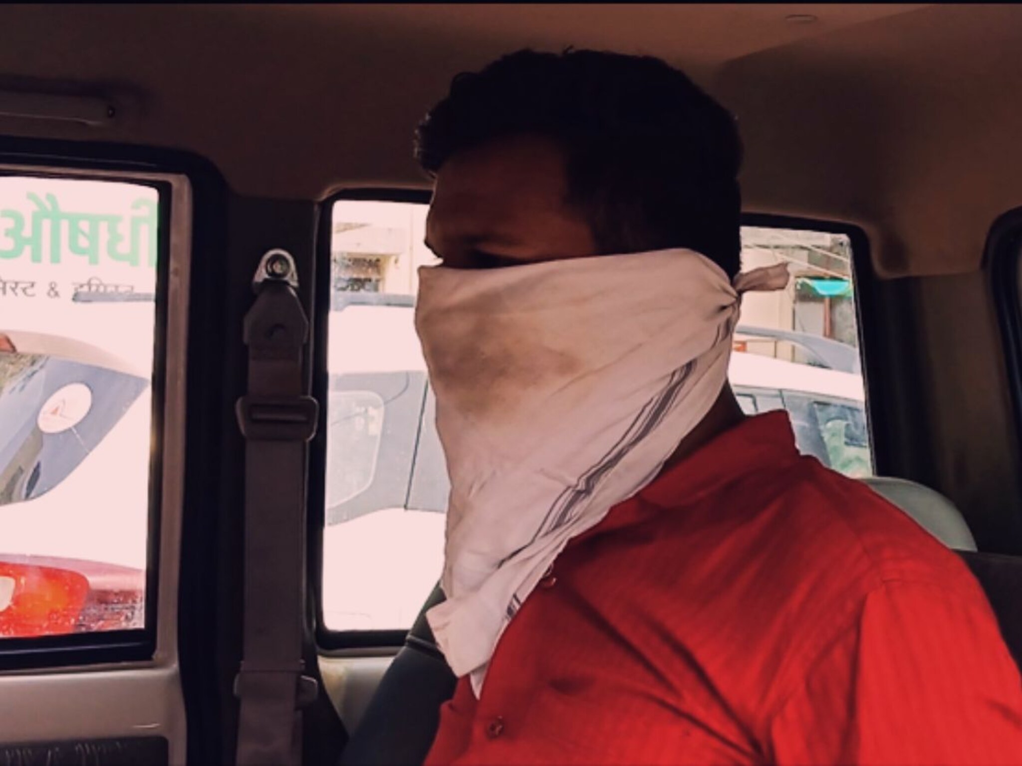 मध्यरात्री 3 मित्र कारने परतत होते, अचानक एकाच्या पाठीत घुसली गोळी,दोस्ताचा कांड