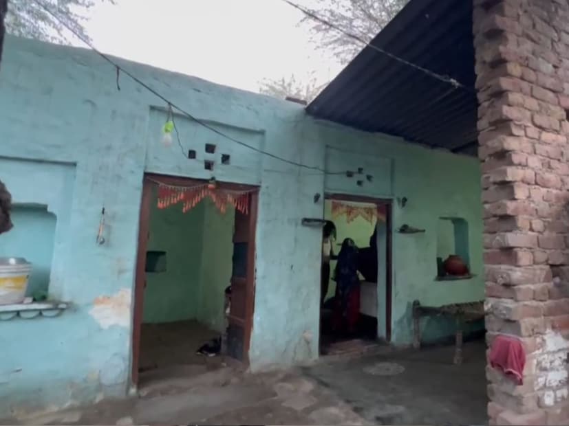 मागील अनेक वर्षांपासून ते ड्रीम ११ वर टीम लावत होते. सुरुवातील त्यांनी काही रक्कम जिंकली होती. पण कधीही इतकी मोठी रक्कम जिंकली नव्हती. पण यावेळी त्यांनी ४ कोटी जिंकले आहे. ४ कोटी रुपये जिंकले असले तर त्याच्यावर ३० टक्के ही फी आकारली गेली. त्यामुळे त्यांच्या खात्यात 2 कोटी ८० लाख रुपये आले. 24 तासांनंतर हे पैसे काढता येणार आले. याआधीही मेवात परिसरातील एक तरुणाने ड्रीम ११ वर १ ० टीम लावून कोट्यवधी रुपये जिंकले होते. 