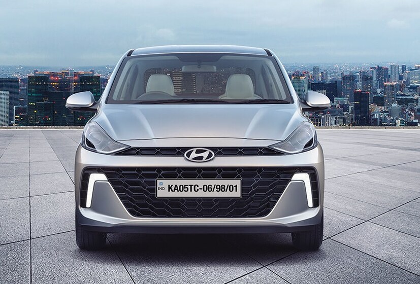 Hyundai Aura: भारतात, ह्युंदाई ऑरा ही एक दमदार कॉम्पॅक्ट सेडान मानली जाते. जी खाजगी आणि व्यावसायिक बाजारपेठेत खूप लोकप्रिय आहे. बजेट फ्रेंडली असण्यासोबतच, त्यात खूप चांगली फीचर्स देखील आहेत. अशा परिस्थितीत, आज आम्ही तुम्हाला या कारबद्दल सविस्तरपणे सांगणार आहोत.