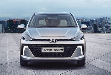 Hyundaiची भारी कार डिझायरसह अमेजला देते टक्कर! मायलेजही जबरदस्त Hyundaiची भारी कार डिझायरसह अमेजला देते टक्कर! मायलेजही जबरदस्त