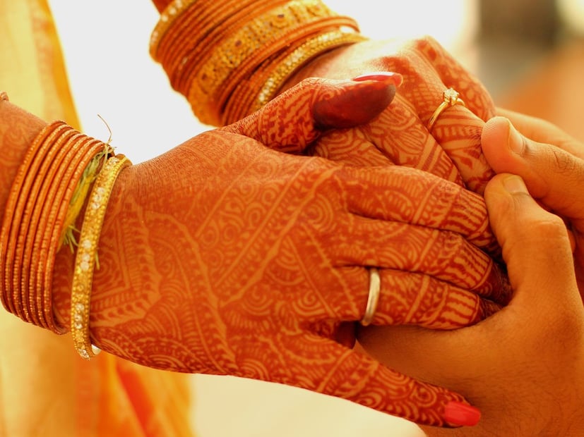 त्यांनी केलेल्या संशोधनातून असं दिसून आलं आहे की, ज्या जोडप्यांची कुंडली जुळत नाहीत त्यापैकी फक्त 37 टक्के विवाहच आयुष्यभर टिकतात. ही जोडपी प्रेम आणि समर्पणाने त्यांचं वैवाहिक जीवन टिकवू शकतात. तर ज्या जोडप्यांची कुंडली जुळते त्यांचा यशाचा दर 67 टक्क्यांहून अधिक आहे.