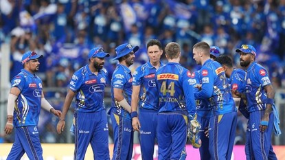 मुंबईचा हुकमी एक्का, हार्दिकने विश्वास दाखवला, एका बॉलने सामना फिरवला, गुजरातचा गेम ओव्हर! मुंबईचा हुकमी एक्का, हार्दिकने विश्वास दाखवला, एका बॉलने सामना फिरवला, गुजरातचा गेम ओव्हर!