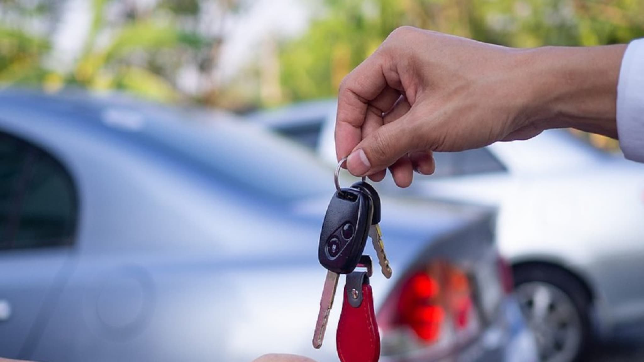 जुनी कार विकताना अवश्य लक्षात ठेवा या गोष्टी! नंतर होणार नाही प्रॉब्लम