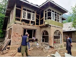 उधमपूरमध्ये ड्रोन-मिसाईल अटॅक, LOC वर फायरिंग, 3 तासात पाकिस्तानने दाखवली औकात