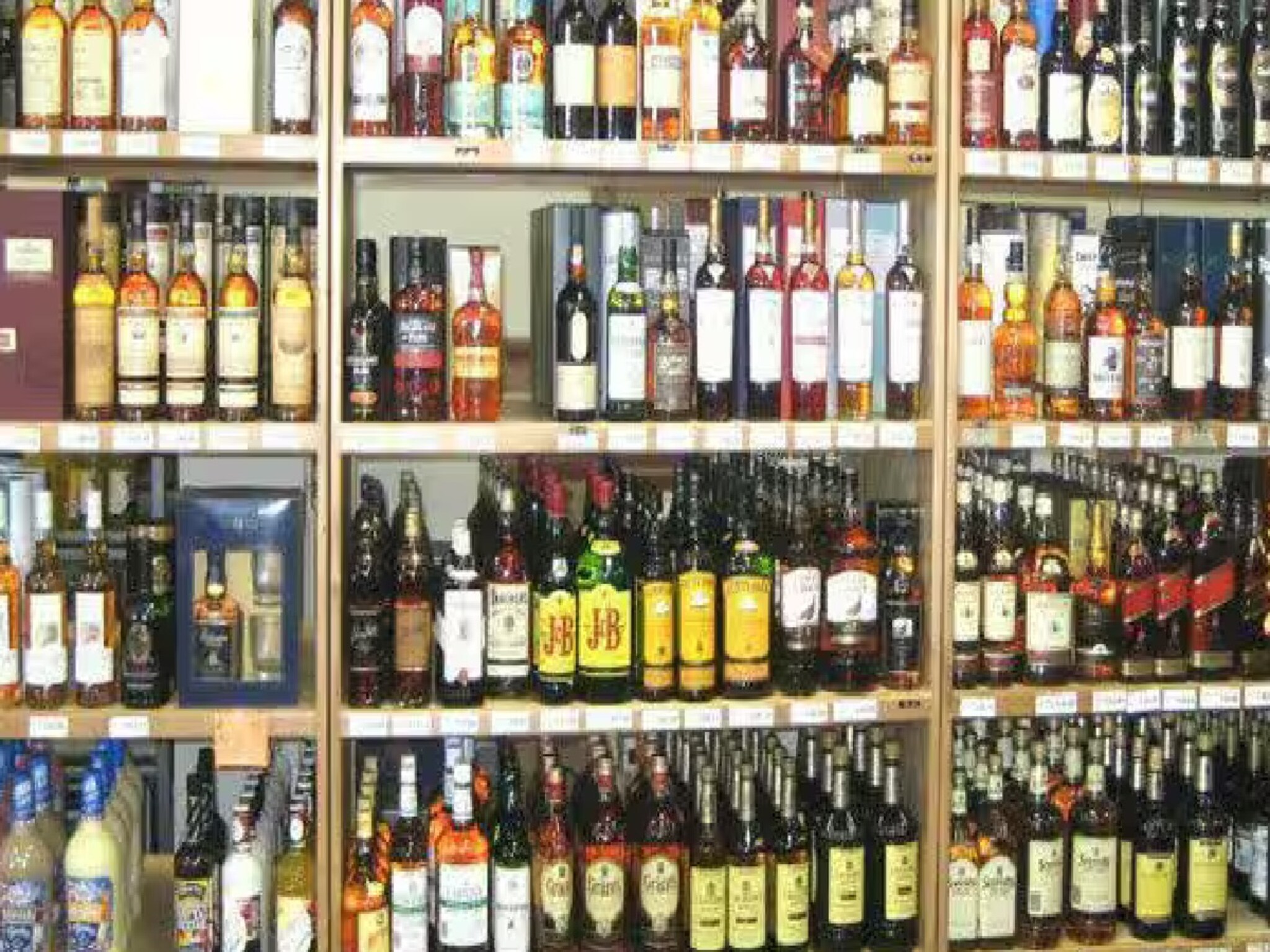 whisky Price in pakistan : बूंद बूंद के लिए तरसेगा! जॉनी वॉकर ते ब्लू लेबल पाकिस्तानमध्ये एका बाटलीची किंमत किती?