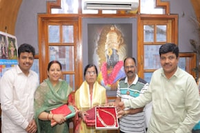 43 पाने, 88 मनी, 60 ग्रॅम वजन, पांडुरंगाचरणी सोन्याची तुळशी माळ अर्पण