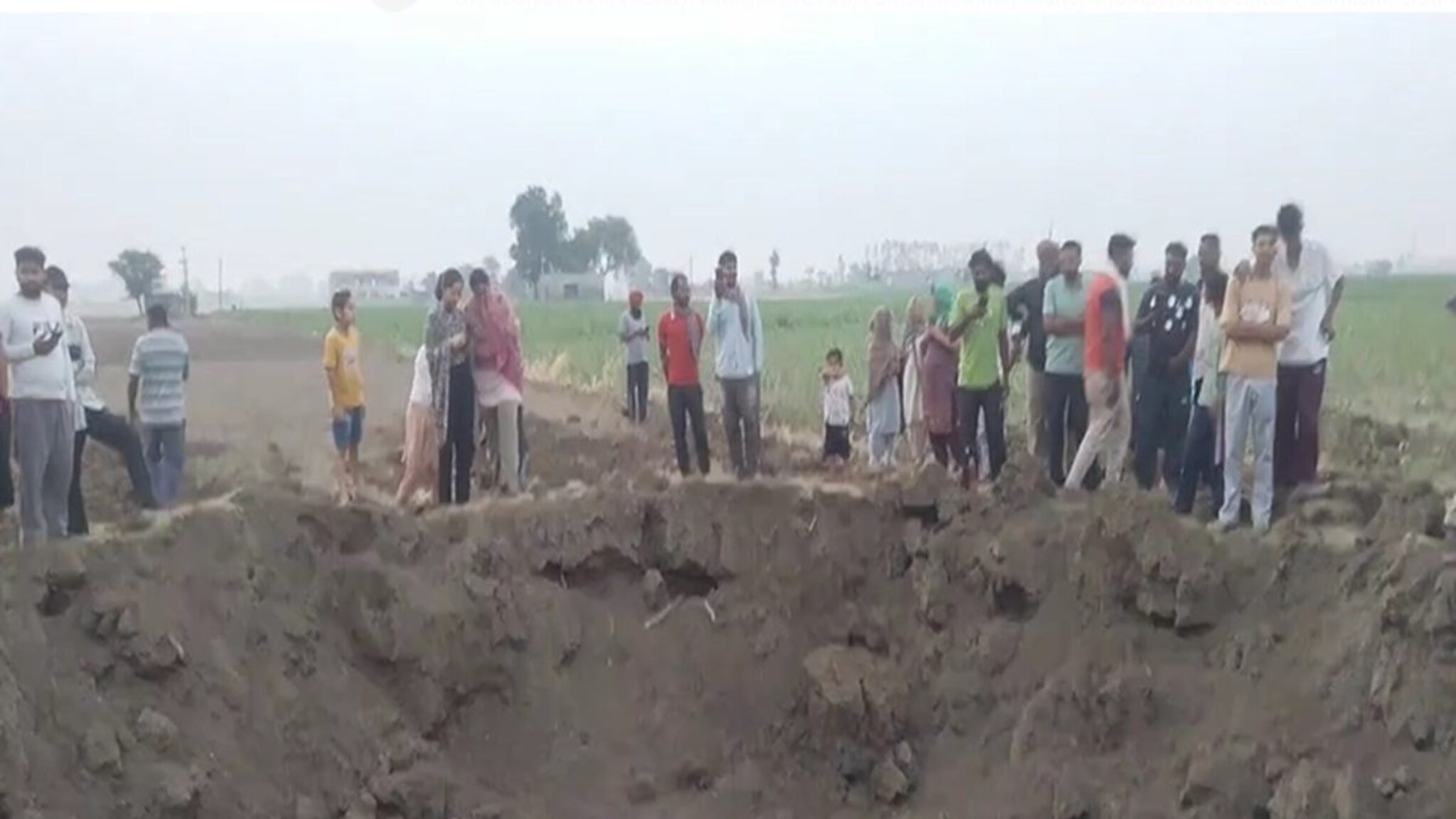 पंजाबमध्ये पहाटे हल्ला, १५ फूट खोल खड्डा पडला, इमारतींच्या काचा फुटल्या, थरारक VIDEO