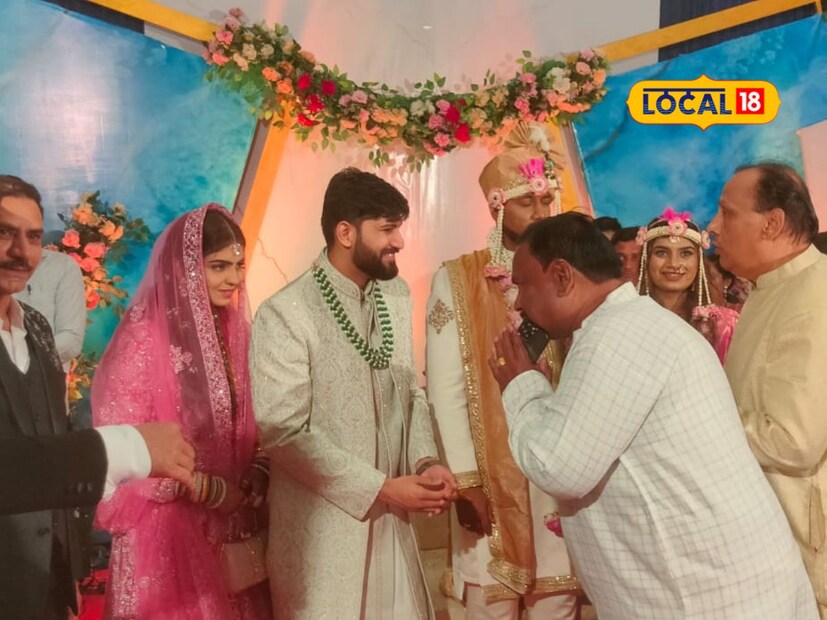 हिंदू कुटुंबावर आलेलं संकट पाहून एक मुस्लिम कुटुंब मदतीसाठी सरसावलं. शेजारील ‘अलंकार लॉन’मध्ये मुस्लिम नवविवाहित जोडप्याचा वलीमा समारंभ सुरू होता. फारूक काझी यांनी परिस्थिती पाहिली आणि कोणतीही अट न ठेवता आपला रिसेप्शन हॉल दीड तासासाठी खुला करून दिला. त्यामुळे नरेंद्र आणि संस्कृतीचा विवाह त्या हॉलमध्ये विधीपूर्वक पार पडला. मंगलाष्टकांच्या गजरात, आणि हिंदू-मुस्लिम पाहुण्यांच्या उपस्थितीत एक आदर्श विवाह संपन्न झाला.