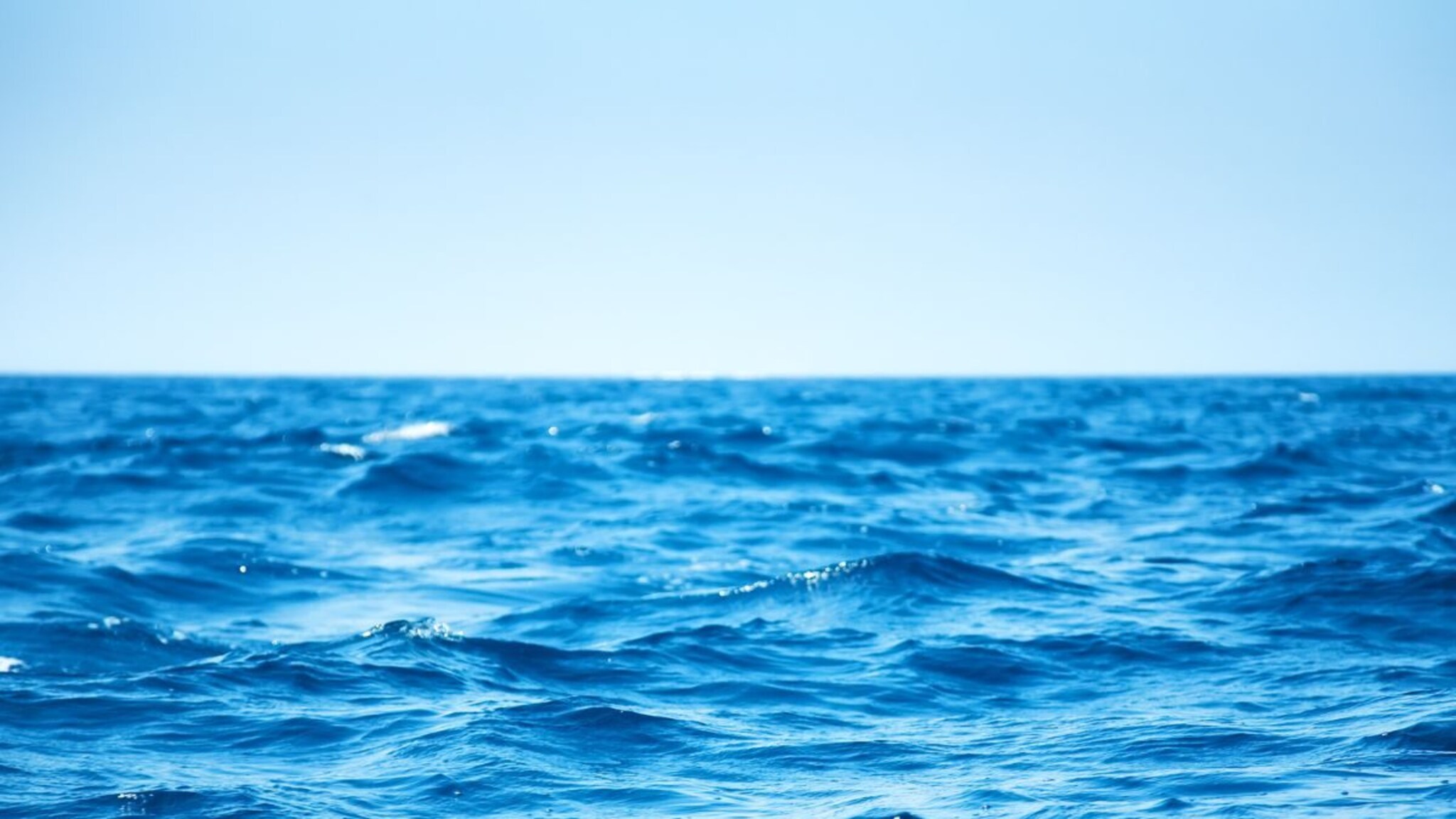 General Knowledge : पाण्याला तर रंग नसतो पण समुद्राचं पाणी निळं कसं, काय आहे रहस्य?