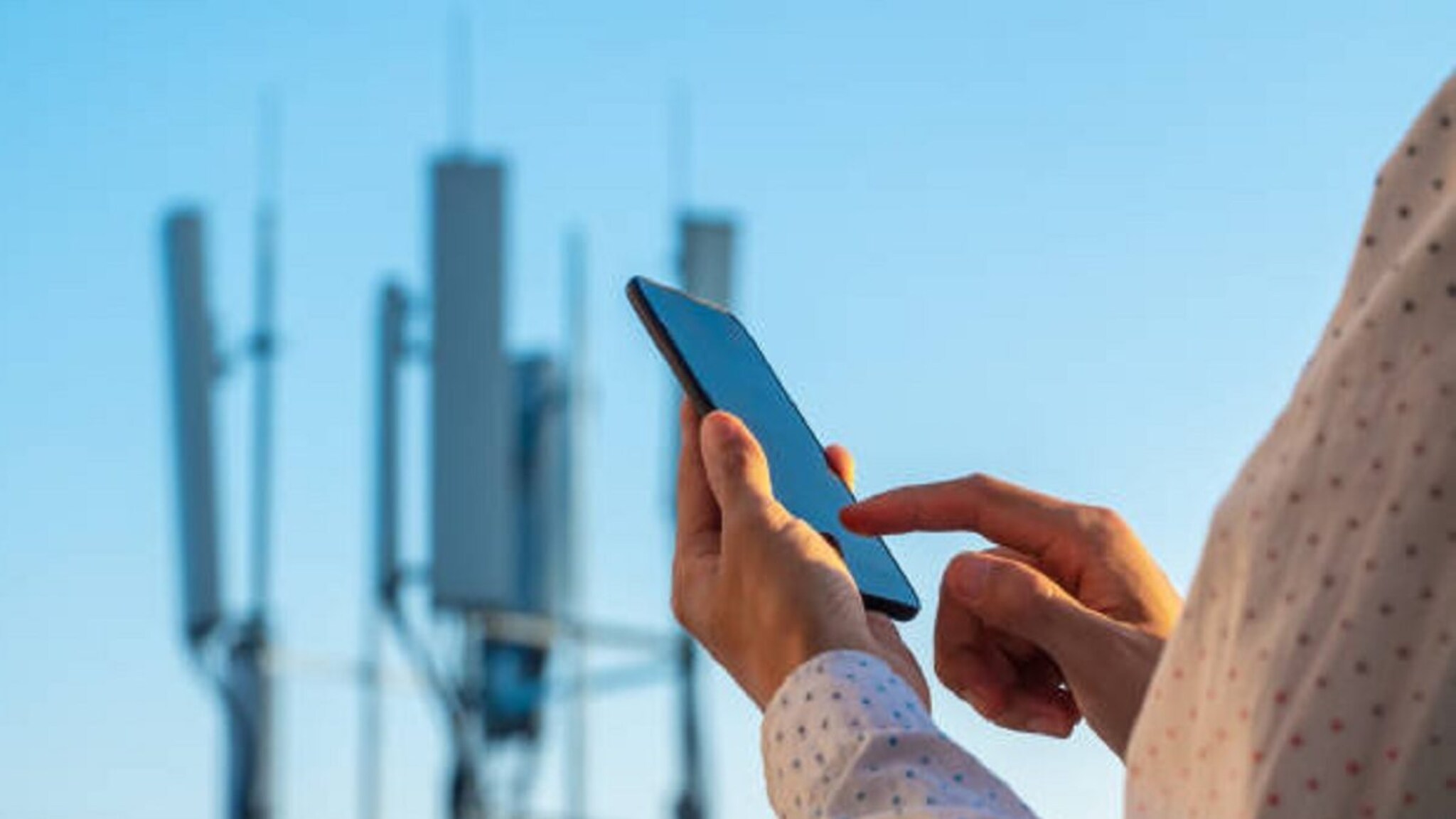 मोबाईल डेटा लवकर संपतो का? लगेच बदला स्मार्टफोनमधील या सेटिंग्स 