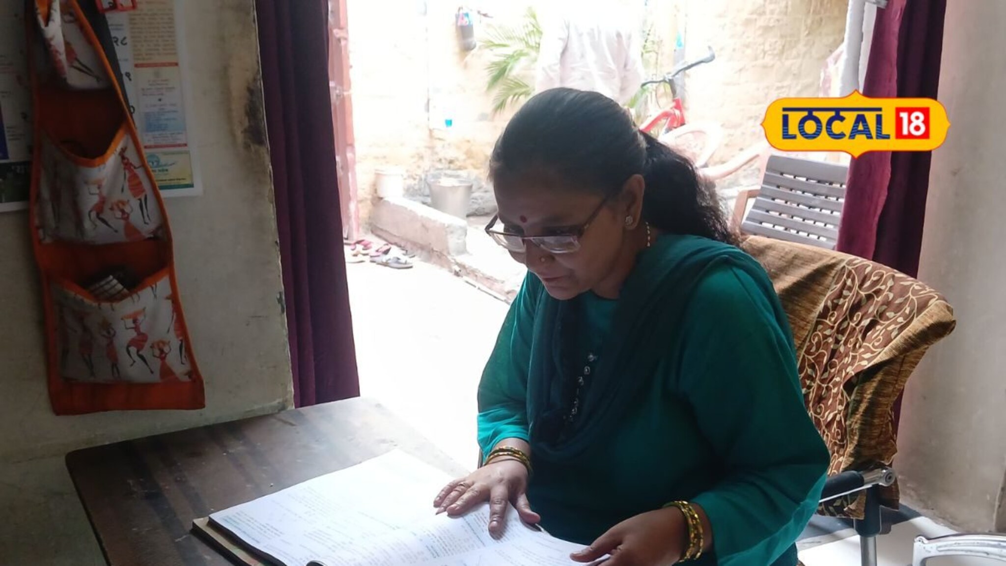 Ssc Result : शिक्षणाला वयाची मर्यादा नसते, 48 व्या वर्षी केली दहावी पास, असं मिळवलं यश, Video