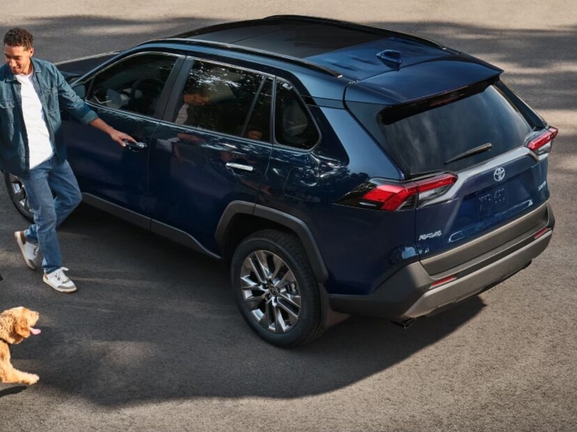 RAV4 हे TNGA-K आर्किटेक्चरवर आधारित आहे आणि कॅमरीसोबत त्याचे प्लॅटफॉर्म शेअर करते. तर, मुळात, आता RAV4 मध्ये हायब्रिड आणि प्लग-इन हायब्रिड पॉवरट्रेन बसवण्यासाठी जागा आहे.