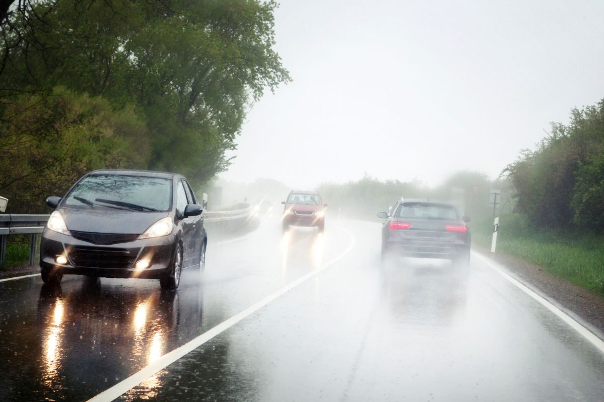 अचानक बदलली हवा, 50 किमी वेगानं सुटला सोसाट्याचा वारा, 23 जिल्ह्यांसाठी अलर्ट