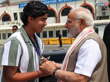 14 वर्षाच्या आयपीएल स्टार वैभव सूर्यवंशीची मोदींनी घेतली भेट, कौतुकाची थाप!