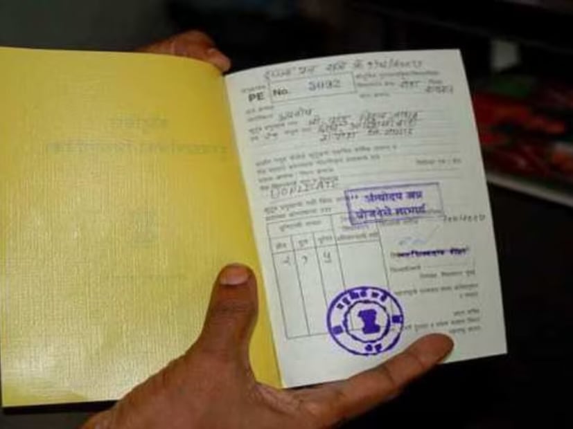 रेशन कार्डचे फायदे: काही कारणास्तव रेशन कार्ड आधार कार्डशी लिंक केलेले नसेल किंवा त्यात चुकीची माहिती असेल तर रेशन वितरणाचा लाभ मिळणार नाही. तसेच, जन धन योजनेचा लाभ मिळणार नाही. जर काही कारणास्तव आधार बँक खात्याशी लिंक केलेला नसेल किंवा नावात चूक असेल तर डीबीटी उपलब्ध नाही.