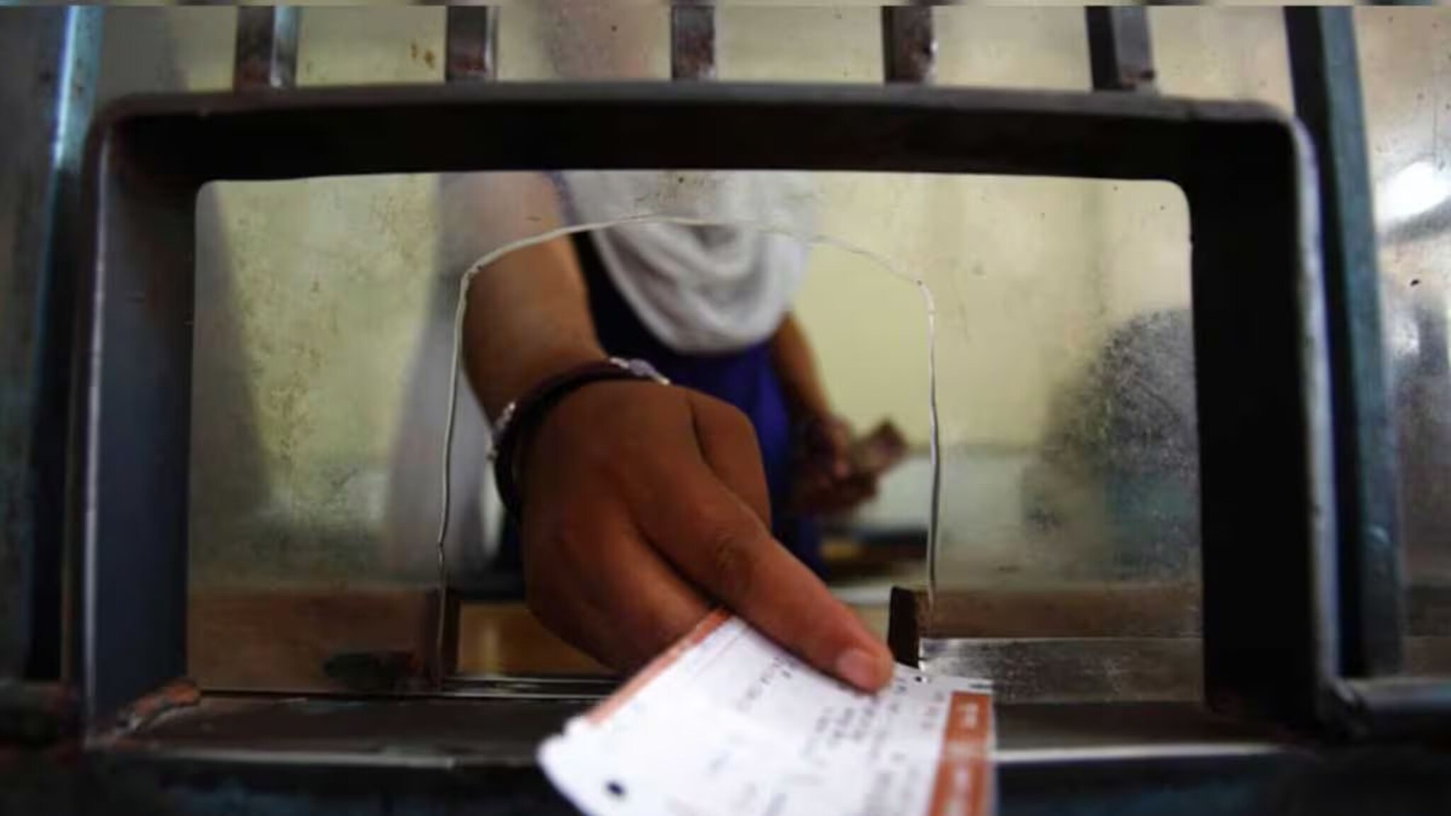 Train Ticket Booking : ऐन वेळेला बॉसने अप्रुव्ह केली लिव्ह, पण जायच्या दिवशीच ट्रेनचं कन्फर्म तिकीट कसं मिळवायचं? ही घ्या सोपी ट्रिक